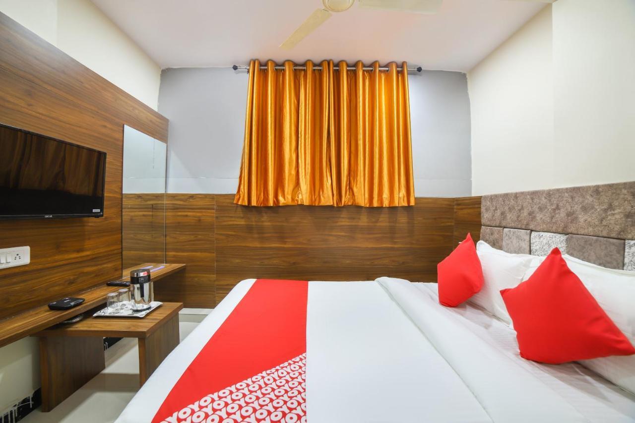 Oyo 67345 Hotel Anjani Inn Naroda Экстерьер фото