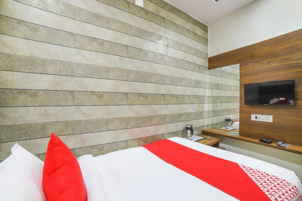 Oyo 67345 Hotel Anjani Inn Naroda Экстерьер фото