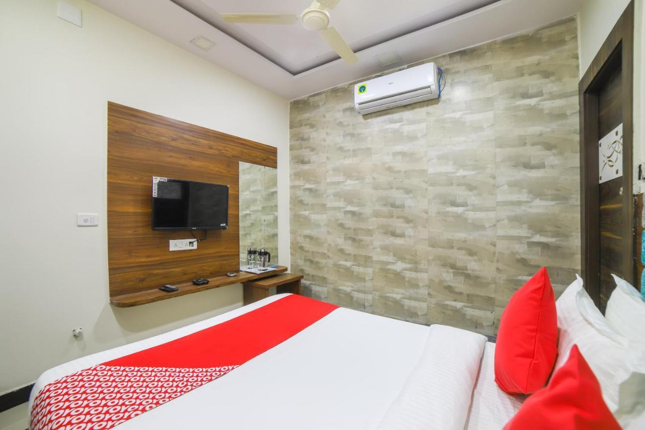 Oyo 67345 Hotel Anjani Inn Naroda Экстерьер фото