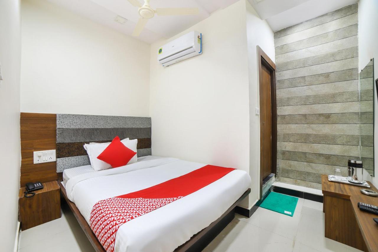 Oyo 67345 Hotel Anjani Inn Naroda Экстерьер фото