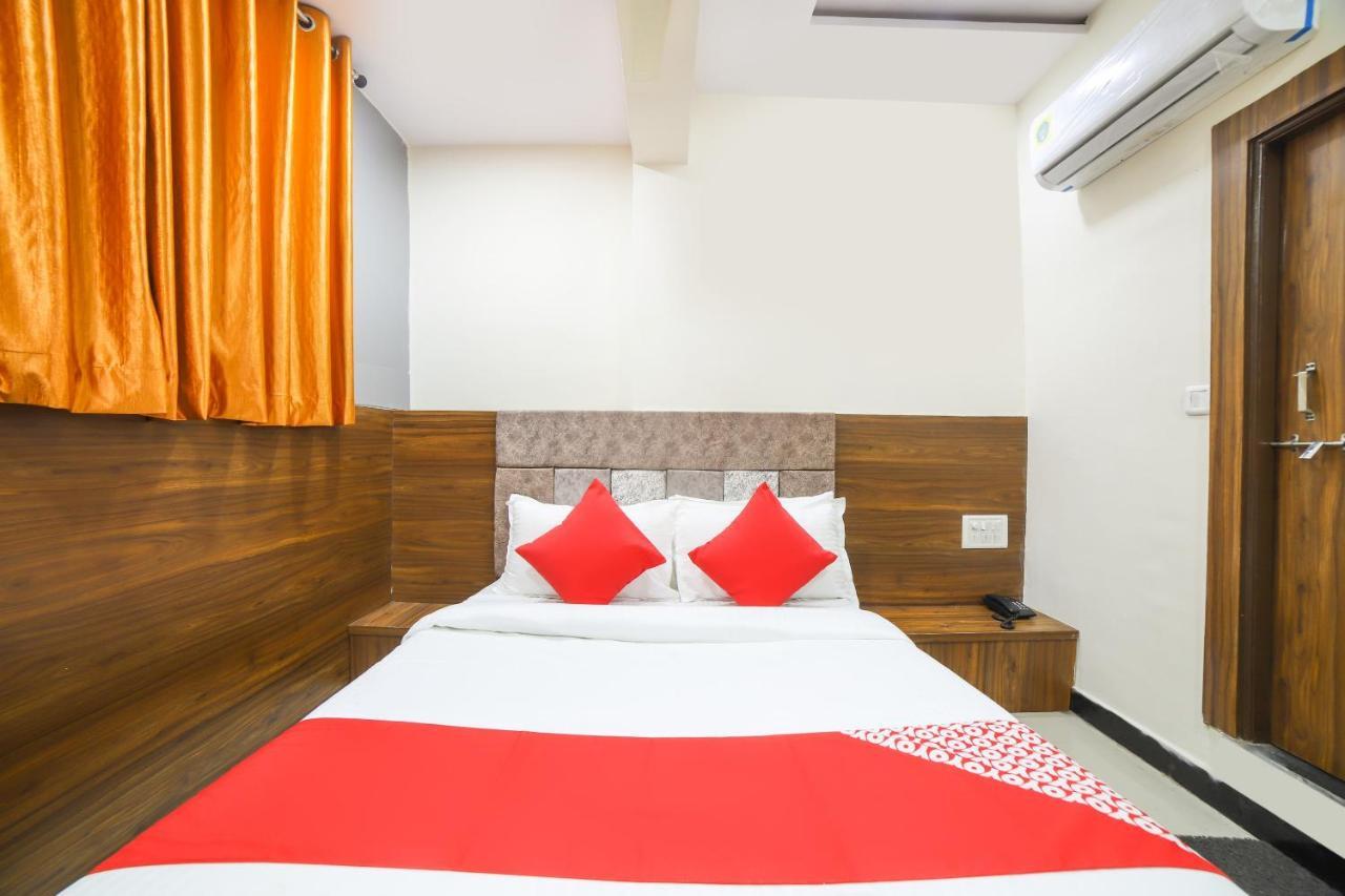 Oyo 67345 Hotel Anjani Inn Naroda Экстерьер фото