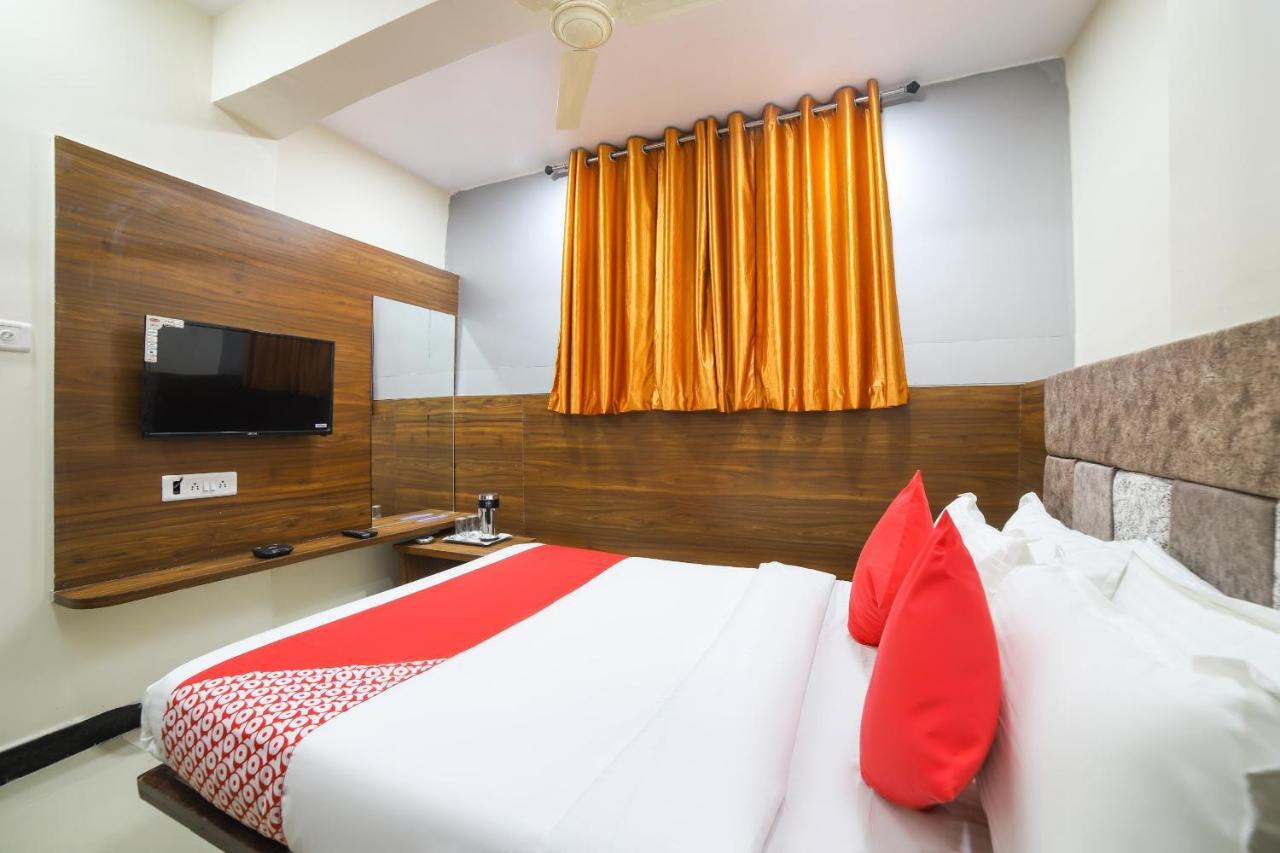 Oyo 67345 Hotel Anjani Inn Naroda Экстерьер фото
